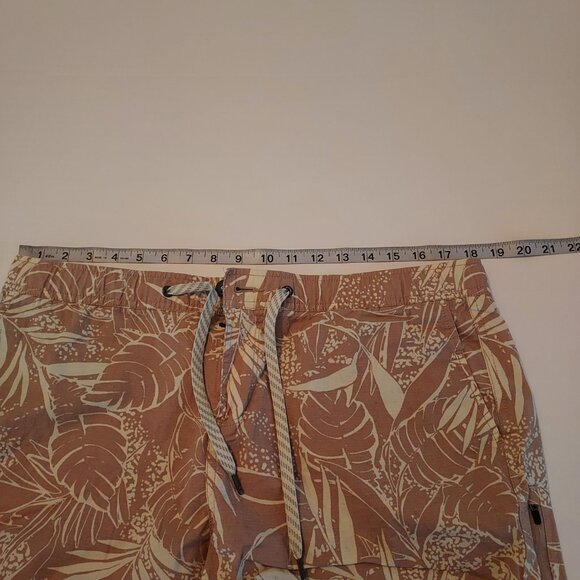 Vuori Ripstop Shorts In Pink Salt Rainforest Print Size XL - Picture 5 of 12